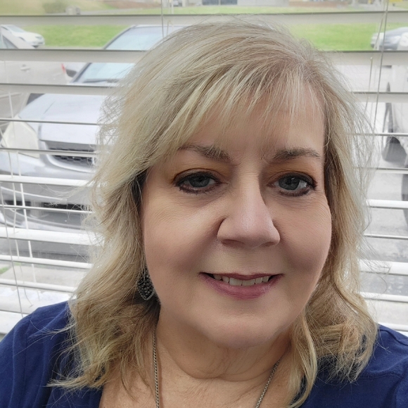 Meet your Posher, Linda - Picture 2 of 2